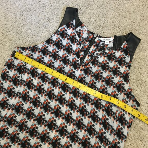 Two Tone Pixel & Faux Leather Shoulder Back Zipper Tank Top - Picture 11 of 13